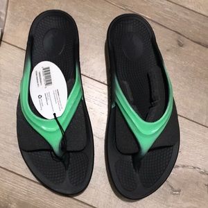 Brand new Oofos EU 42 sea foam W11